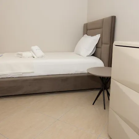 Apartament H *
