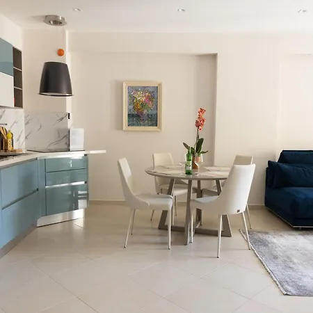 Apartament H *