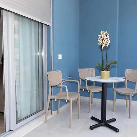 H Apartment *