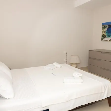 H Apartment