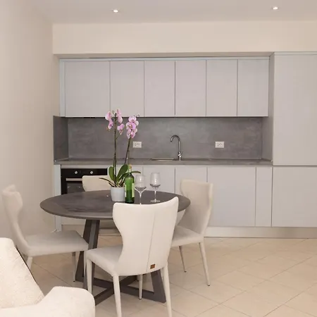 H Apartment