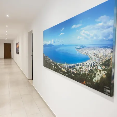 H Apartment *